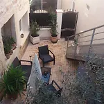 Macarien Apartment *